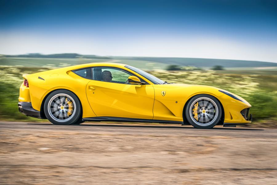  Ferrari 812 Superfast 2017 года  (UK) (фото 21 из 25)